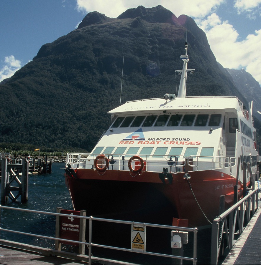 MILFORD SOUND.  CRUISE  BOAT..JPG