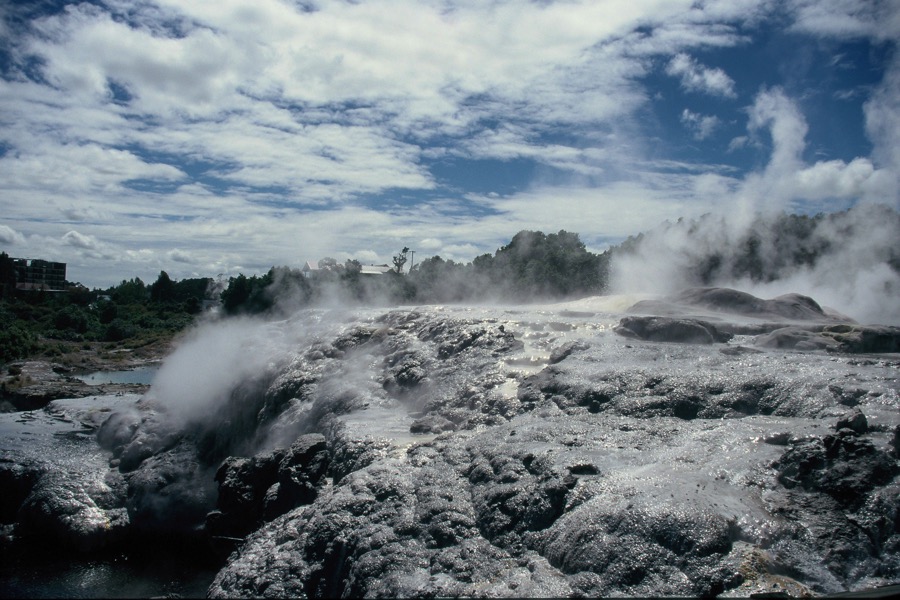 ROTORUA.  THERMAL  AREA.JPG