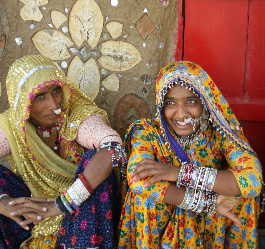 MIR  LADIES at Little Rann of Kutch.JPG