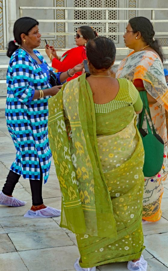 VISITORS. AT TAJ.JPG