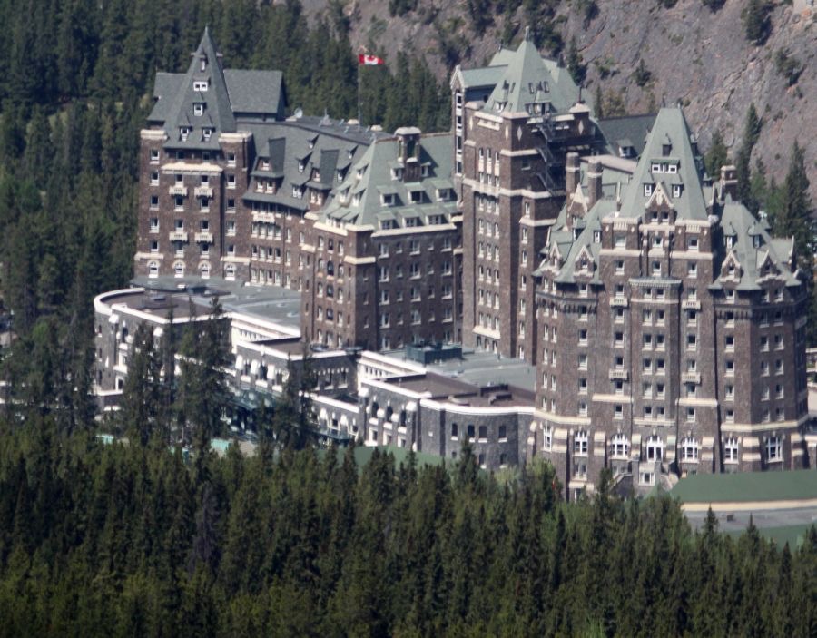 BANFF SPRINGS HOTEL        BANFF. N.P..jpg
