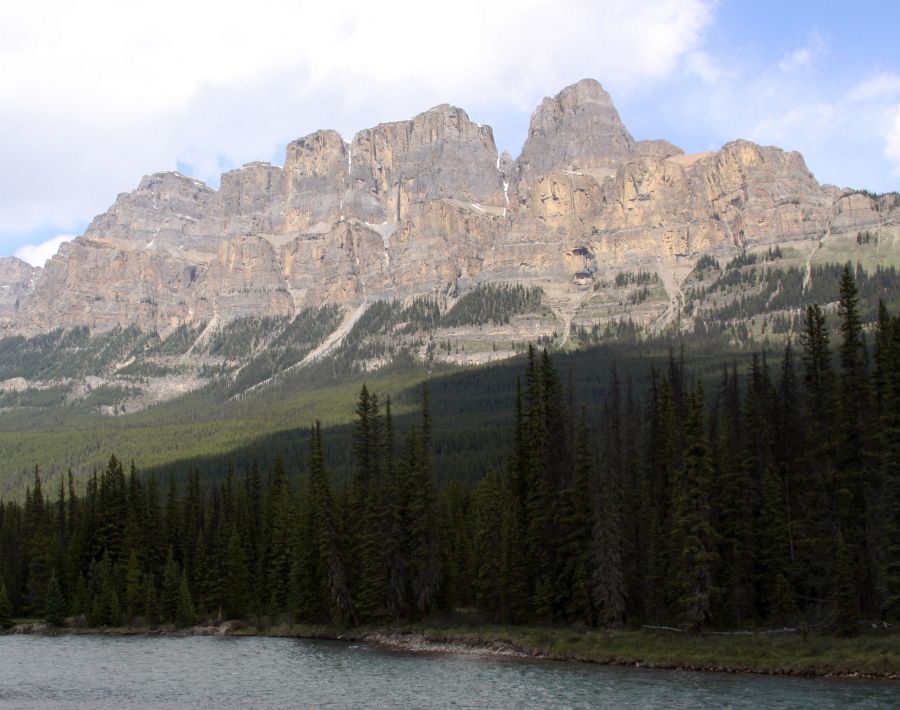 CASTLE MOUNTAIN & BOW RIVER. BANFF.  N. P..jpg
