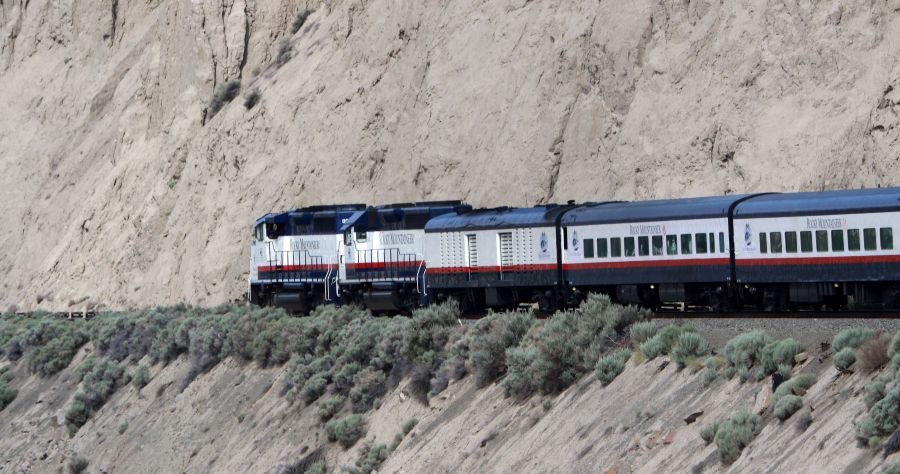 ROCKY  .MOUNTAINEER  TRAIN.jpg