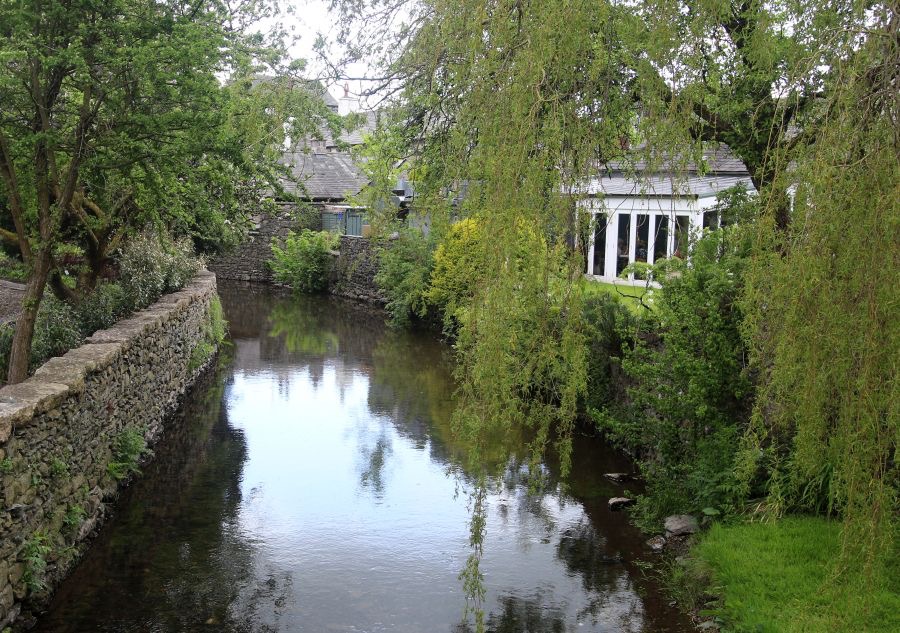 LAKE DISTRICT  CARTMEL   RIVER.jpg