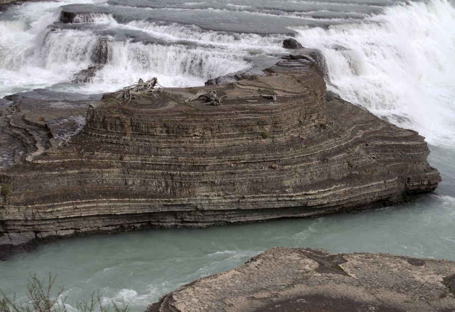 TORRESdelPAINE. Paine Cascade Striated Rocks.jpg