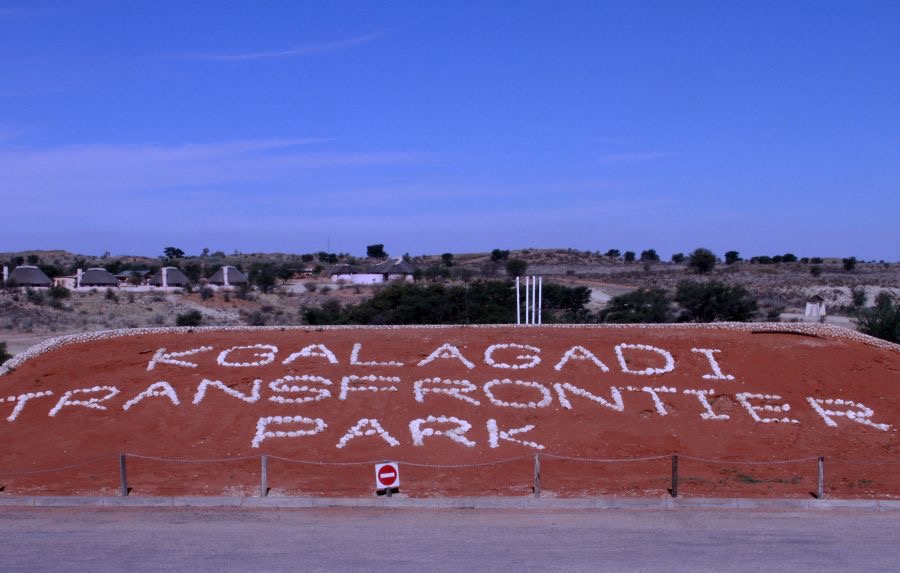 A  KALAHARI  SIGN.  Kgalagadi means   Land of great thirst..jpg